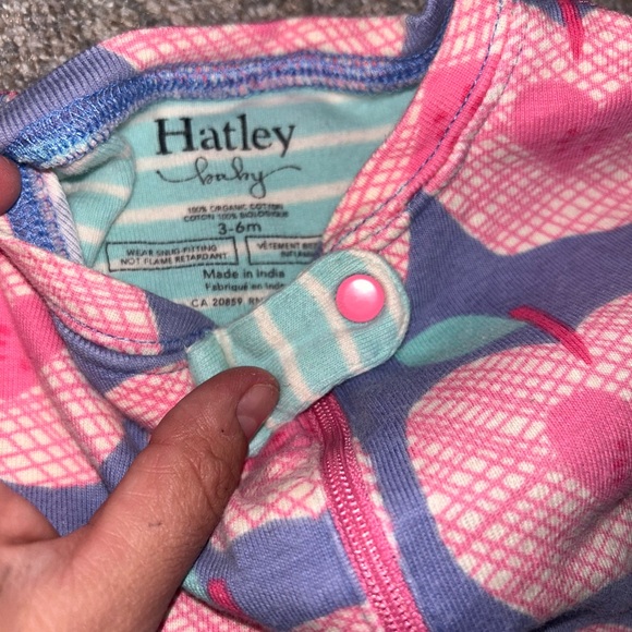 Footed pjs - Picture 2 of 2